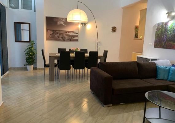 Atlantis – Three-bedroom Apartment with Sea View – 7 persons