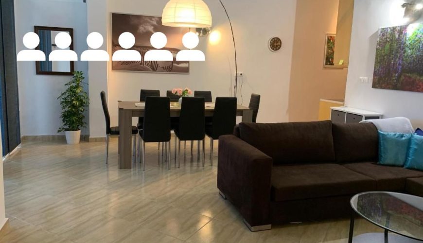 Atlantis – Three-bedroom Apartment with Sea View – 7 persons