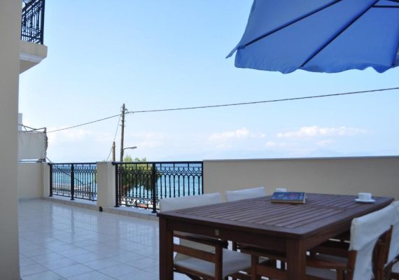 Lighthouse – Two-bedroom Apartment with Sea View – 6 persons