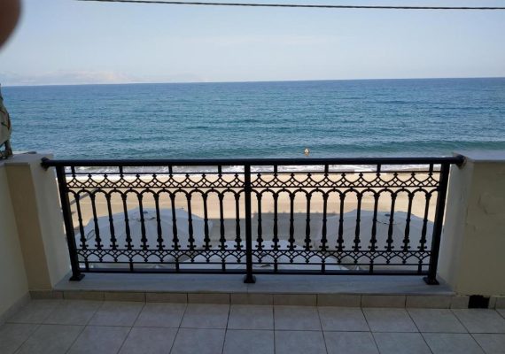 Lighthouse – Two-bedroom Apartment with Sea View – 6 persons